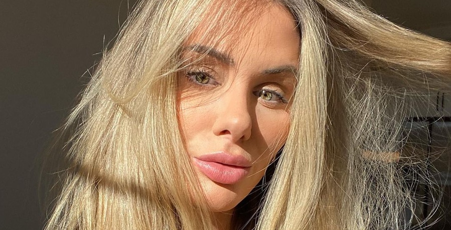 Victoria Paul snaps a sun-kissed selfie.