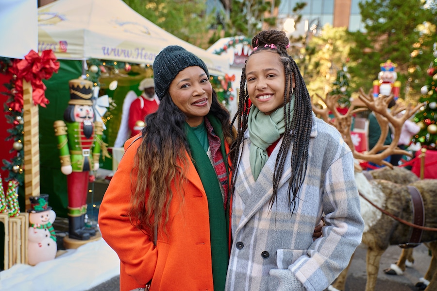 Photo: Tamala Jones, Sariah Gerald Credit: ©2022 Hallmark Media/Photographer: Brandon Cruz