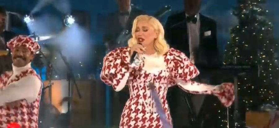 Gwen Stefani's Performance At Rockefeller Center [YouTube]