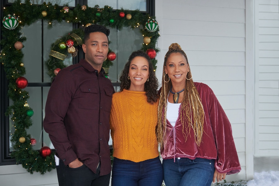 Photo: Brooks Darnell, Lyndie Greenwood, Holly Robinson Peete Credit: ©2022 Hallmark Media/Photographer: Albert Camicioli