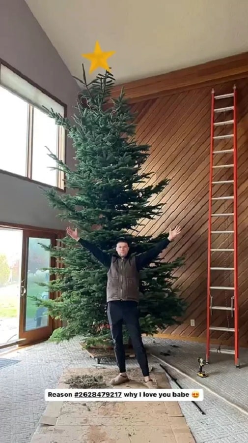 Jeremy Roloff With Christmas Tree [Jeremy Roloff | Instagram Stories]