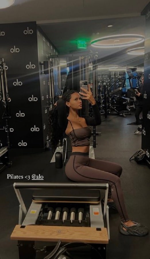 Juliana Nalu Gym Selfie [Juliana Nalu | Instagram Stories]