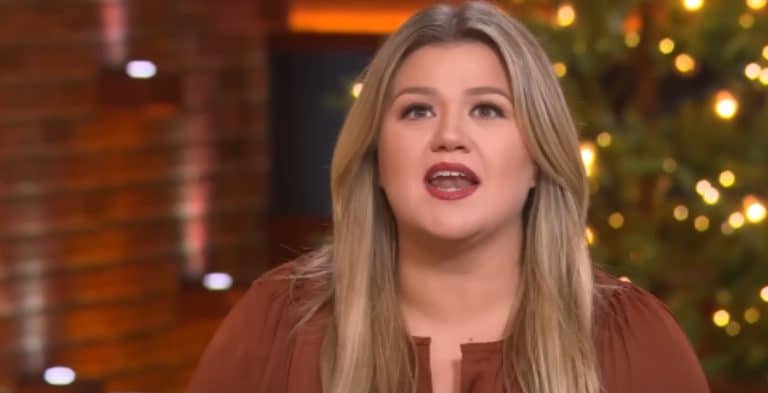 Kelly Clarkson Disappears From Show, Sparks Concern
