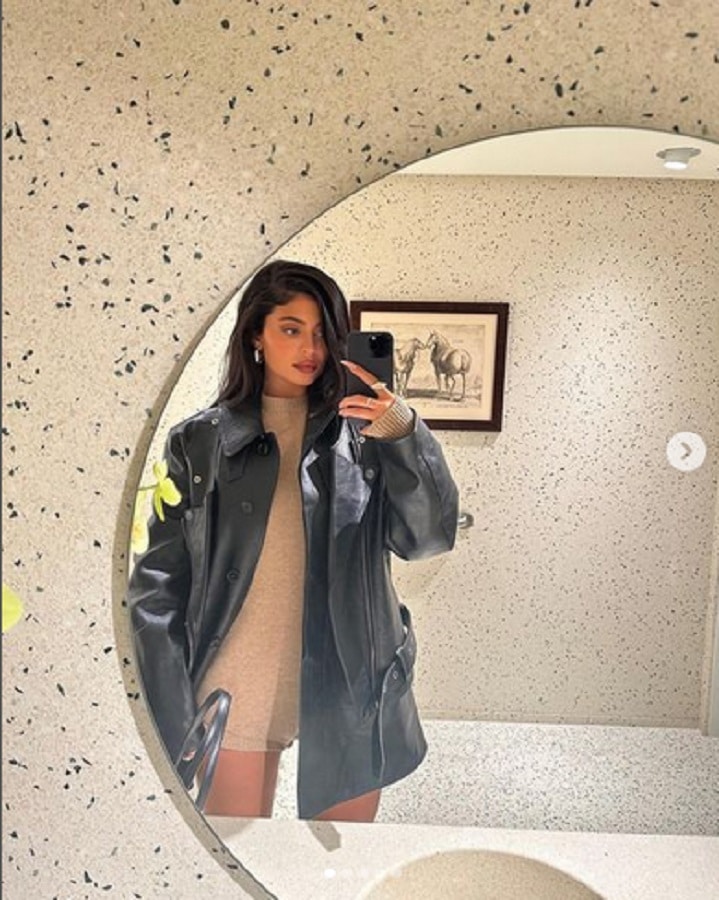 Kylie Jenner Snaps Mirror Selfie [Kylie Jenner | Instagram]