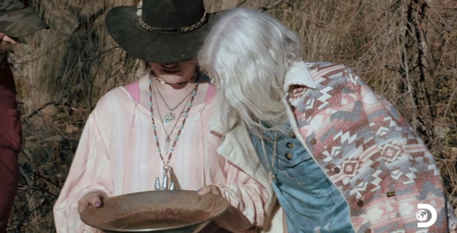 Rain and Ami with their gold on Alaskan Bush People - episode screencap