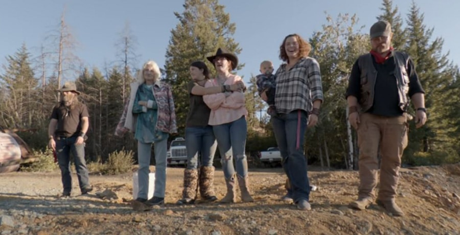 The Brown family find gold on Alaskan Bush People - episode sceeencap