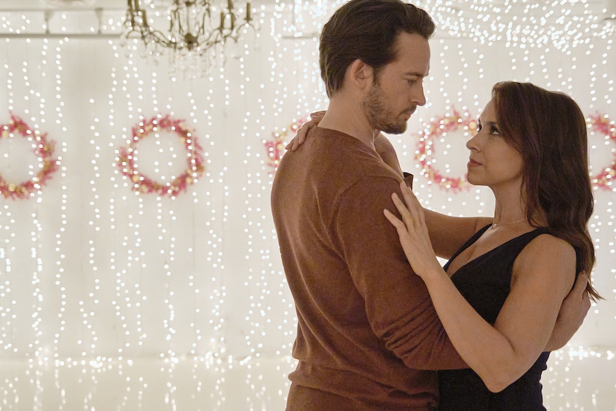 Hallmark Photo: Will Kemp, Lacey Chabert Credit: ©2020 Crown Media United States LLC/Photographer: Bettina Strauss