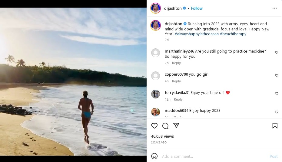 Dr. Jennifer Ashton Runs On The Beach [Dr. Jennifer Ashton | Instagram]