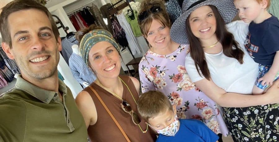 Amy King - Instagram - Duggar family