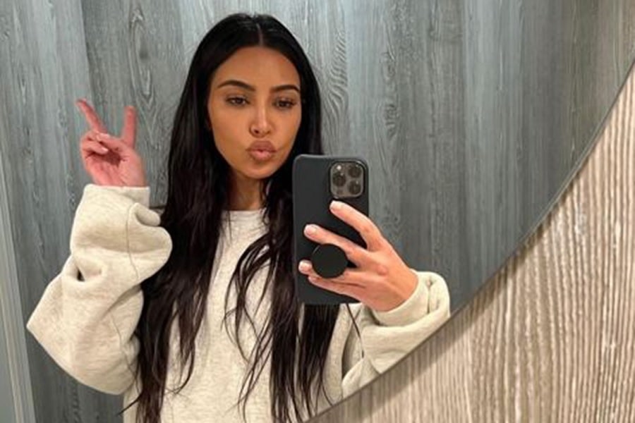 Kim Kardashian Gives Peace Sign [Kim Kardashian | Instagram]