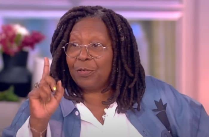Whoopi Goldberg shutting down hecklers on 'The View' - YouTube