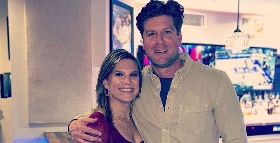 Dale and Crystal Mills from Instagram, OutDaughtered