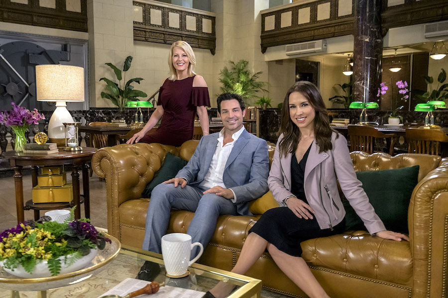 Hallmark Photo: Barbara Niven, Brennan Elliott, Lacey Chabert Credit: ©2019 Crown Media United States LLC/Photographer: Alexx Henry/ Alexx Henry Studios, LLC