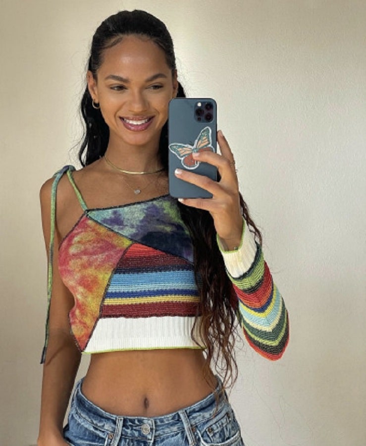 Juliana Nalu Flaunts Abs [Source: Juliana Nalu - Instagram]