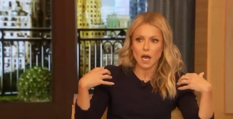 Kelly Ripa Nearly Loses Pants In Embarrassing On Air Blunder