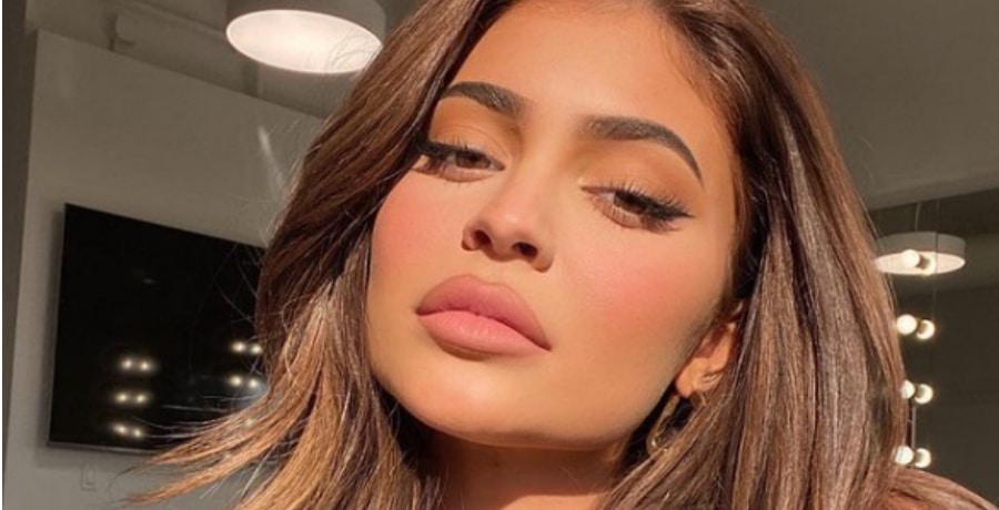 Kylie Jenner Shows Off Makeup [Screenshot: Kylie Jenner - Instagram]