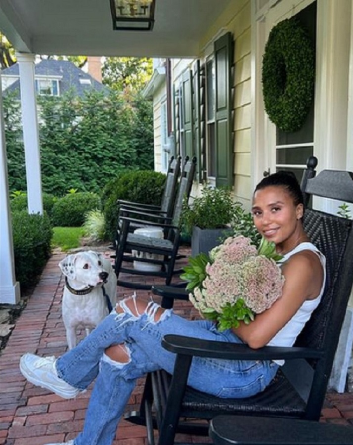 Marilee Fiebig Sits With Flowers In Rocking Chair [Marilee Fiebig | Instagram]