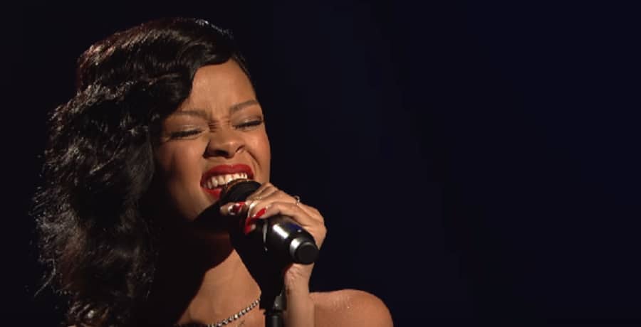 Rihanna Performs On SNL [Source: YouTube]