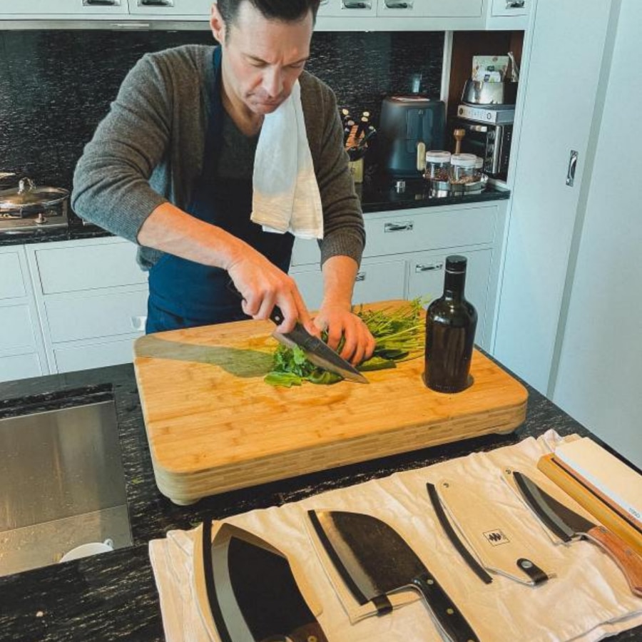 Ryan Seacrest Slices Vegetables [Sources: Ryan Seacrest | Instagram]