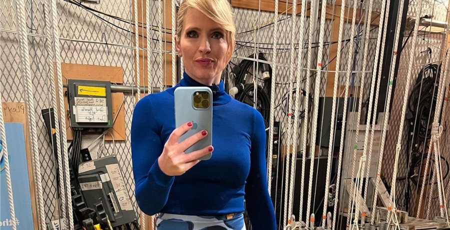 Sara Haines Backstage Selfie [Source: Sara Haines - Instagram]