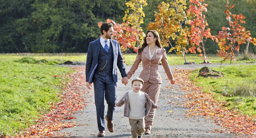 When Calls The Heart-Photo: Chris McNally, Erin Krakow, Hyland Goodrich Credit: ©2022 Crown Media United States LLC/Photographer: David Dolsen