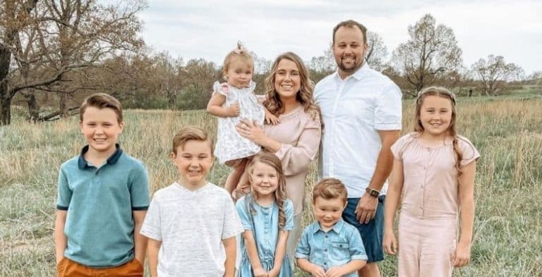 Josh Duggar’s Wife Anna Takes Kids & Leaves The Country?