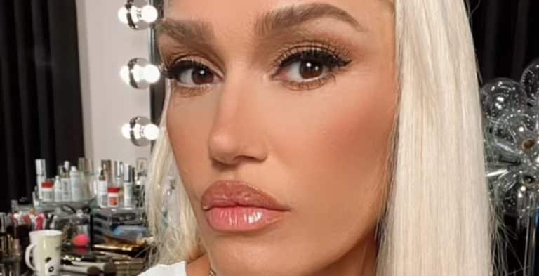 Gwen Stefani Rocks Dark Tan