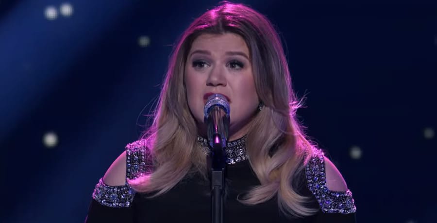 Kelly Clarkson singing.