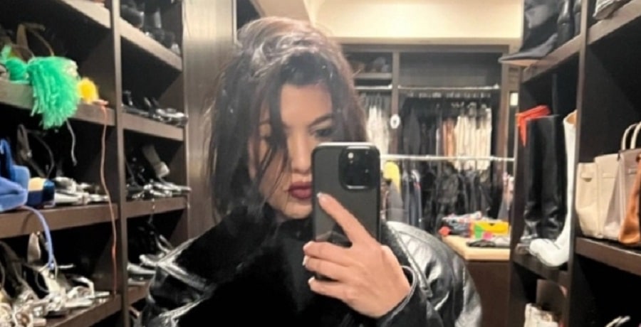 Kourtney Kardashian Snaps Selfie In Walk-In Closet [Source: Kourtney Kardashian - Instagram]
