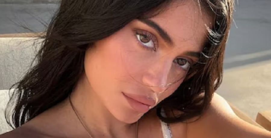 Kylie Jenner Snaps Selfie [Source: Kylie Jenner - Instagram]