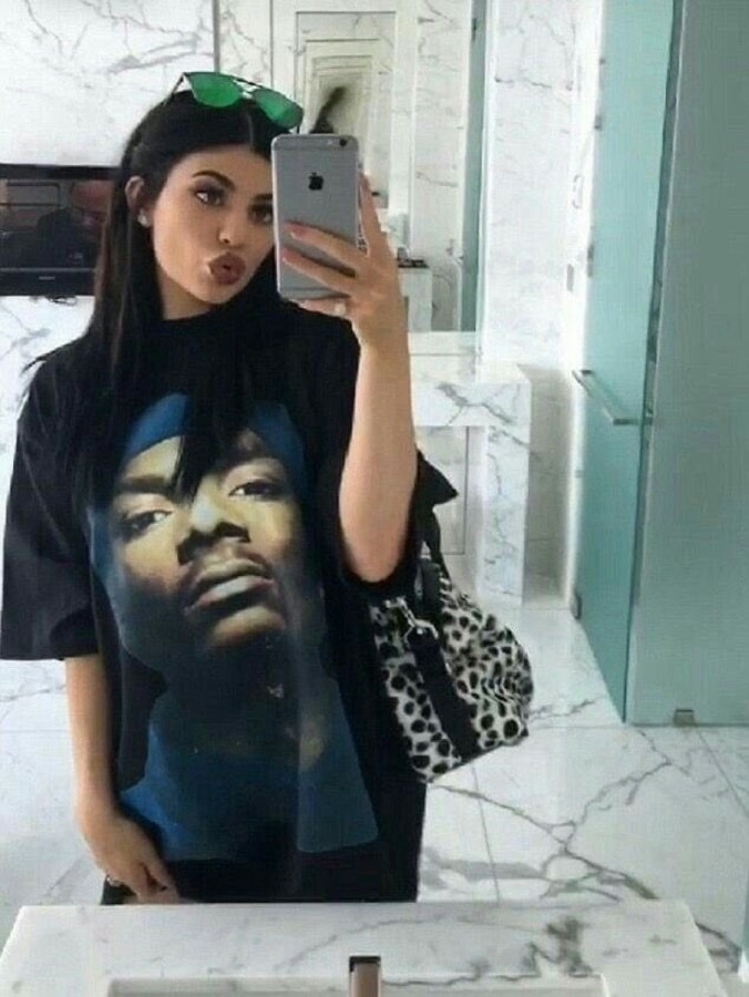 Kylie Jenner Mirror Selfie [Source: Kylie Jenner - Instagram]