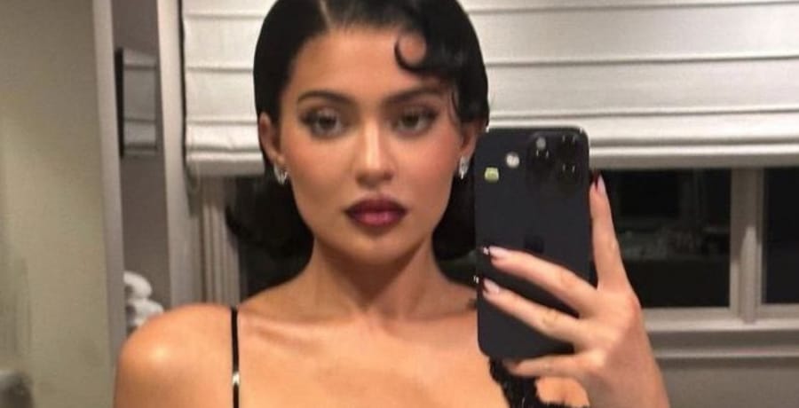 Kylie Jenner Mirror Selfie [Source: Kylie Jenner - Instagram]