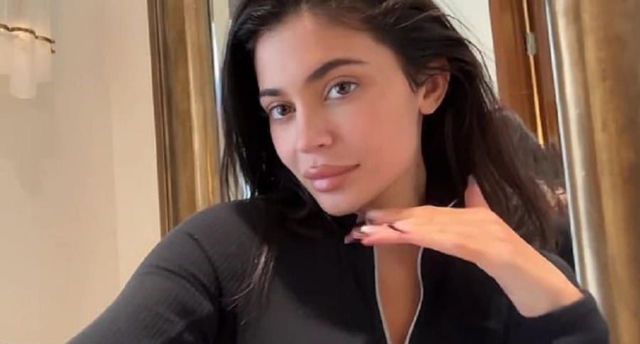 Kylie Jenner Shows Off Smooth Face [Source: Kylie Jenner - Instagram]