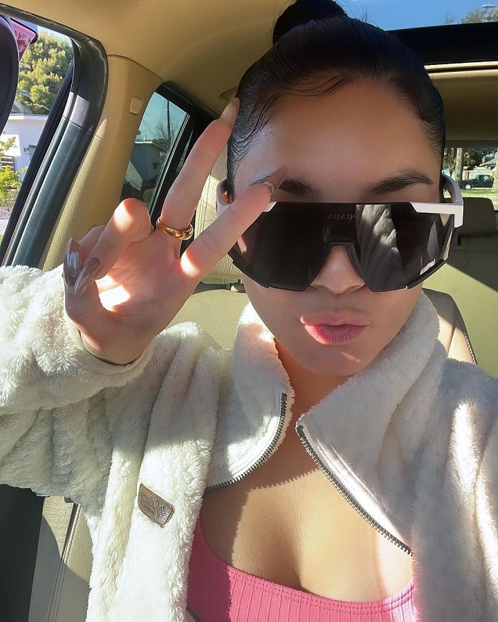 Vanessa Hudgens Car Selfie [Source: Vanessa Hudgens - Instagram]