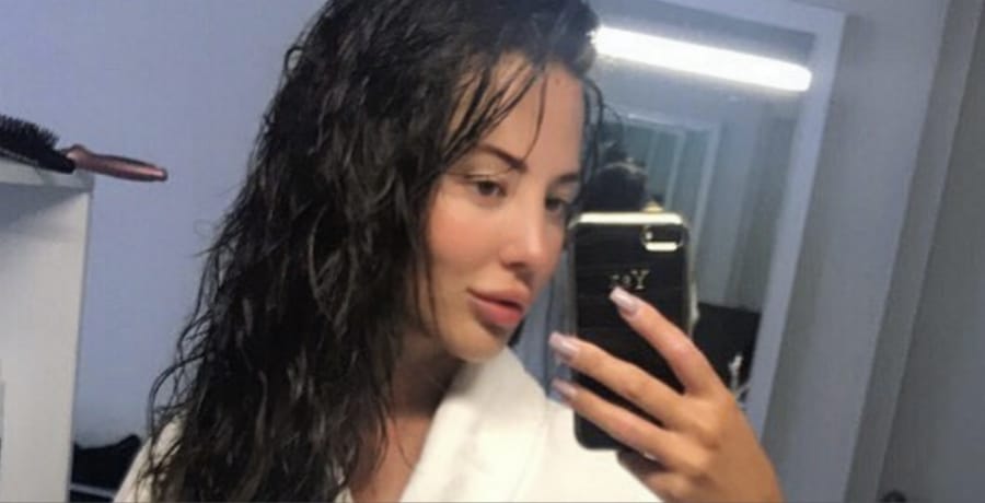 Yazmin Oukhellou With Wet Hair & Without Makeup [Source: Yazmin Oukhellou - Instagram]