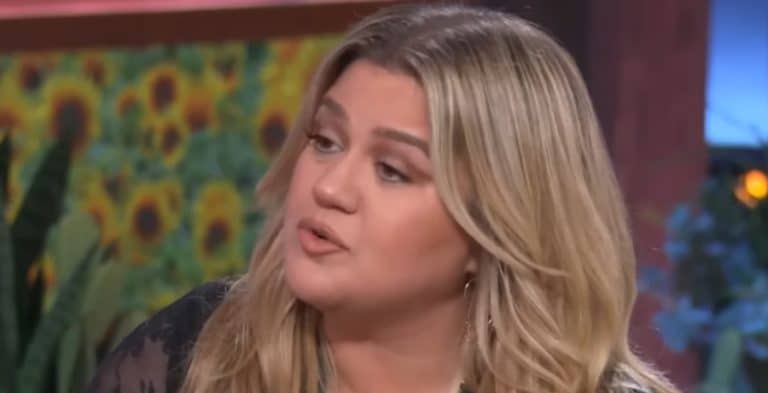 Kelly Clarkson Shares Heartbreaking Story About Daughter
