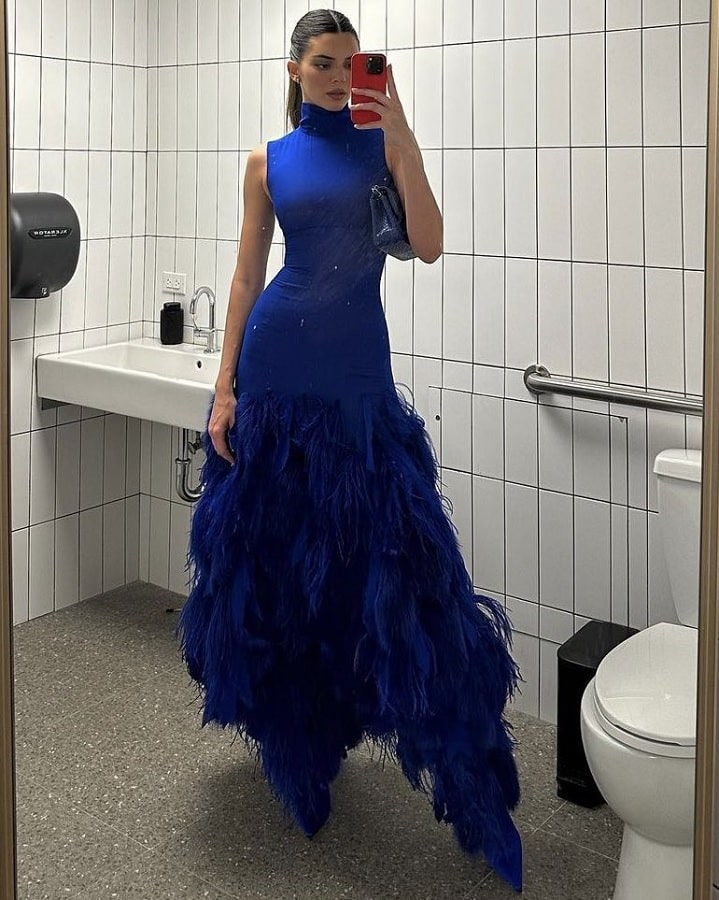 Braless Kendall Jenner Flashes Under Sheer Electric Blue Gown - 247 ...