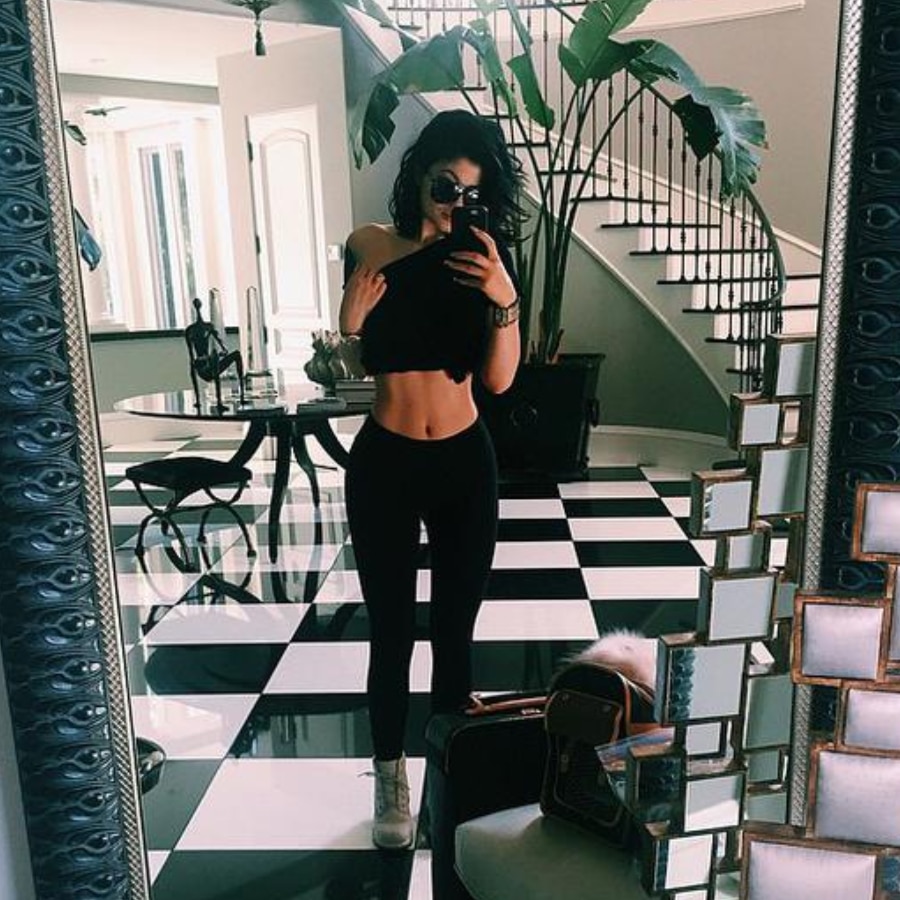 Kylie Jenner Flaunts Flat Tummy In Black Crop Top & Tight Jeans [Source: Kylie Jenner - Instagram]