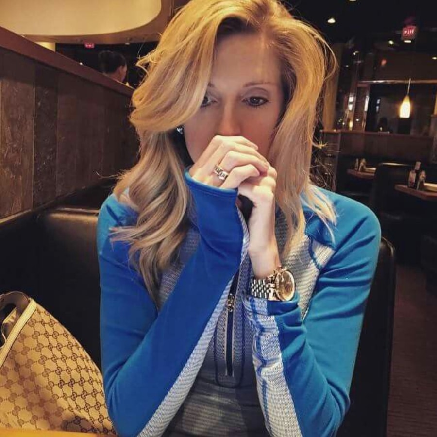 Lindsie Chrisley Wears Blue Shirt [Source: Lindsie Chrisley - Instagram Stories]