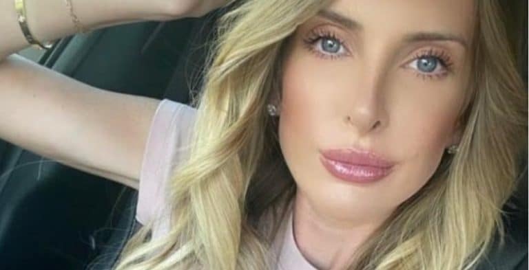 Lindsie Chrisley Pouts & Flaunts In Cleavage-Filled Bikini Snap