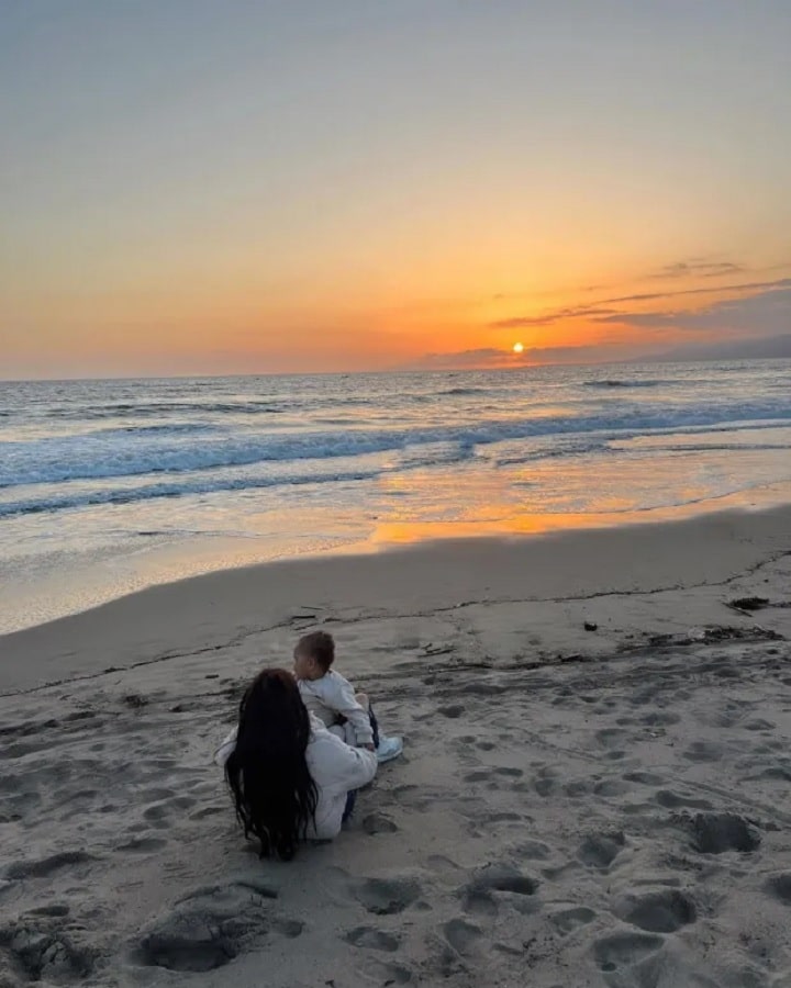 Maralee Nichols Has Beach Day With Theo [Source: Maralee Nichols - Instagram]