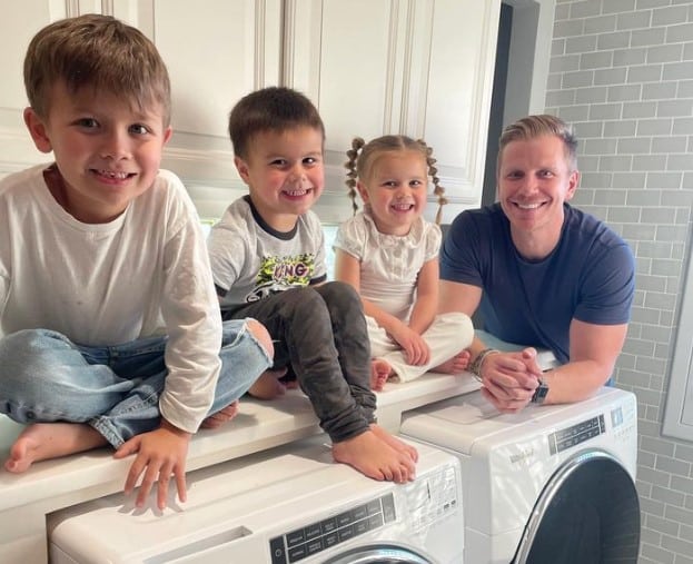 Sean Lowe and Kids via Insta