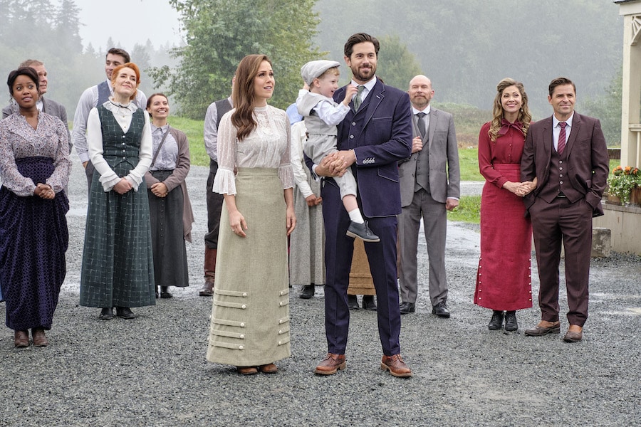 When Calls The Heart-Photo: Natasha Burnett, Johannah Newmarch, Erin Krakow, Hyland Goodrich, Chris McNally, Hrothgar Mathews, Pascale Hutton, Kavan Smith Credit: ©2022 Crown Media United States LLC/Photographer: David Dolsen