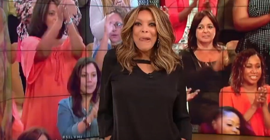 Wendy Williams Stands In Front Of Audience [Source: YouTube]