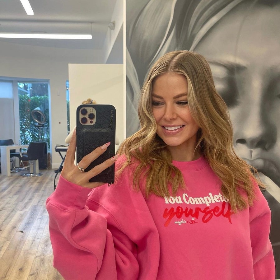 Ariana Madix Wears Pink Sweatshirt [Source: Ariana Madix - Instagram]