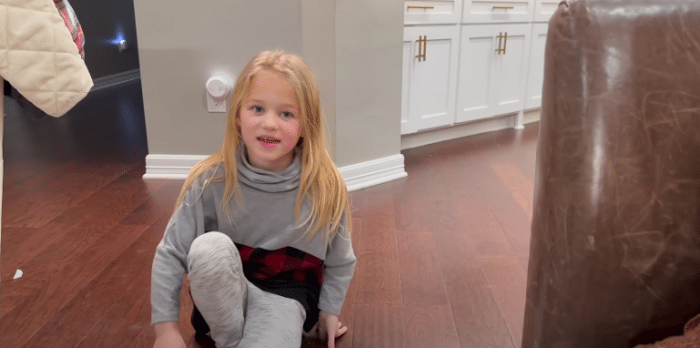 Extra Hand On Riley Busby Freaks ‘OutDaughtered’ Fans Out