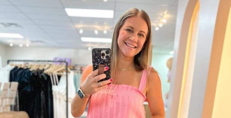 ‘OutDaughtered’ Danielle Busby Poses In Micro Mini Shorts