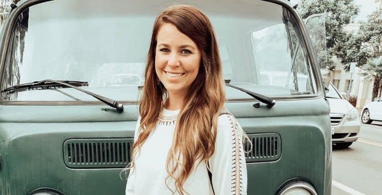 Jana Duggar’s Relationship Status Now: Courting Or Single?