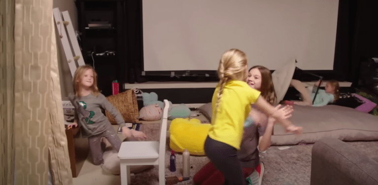Outdaughtered Riley Busby Clobbers Big Sister Blayke