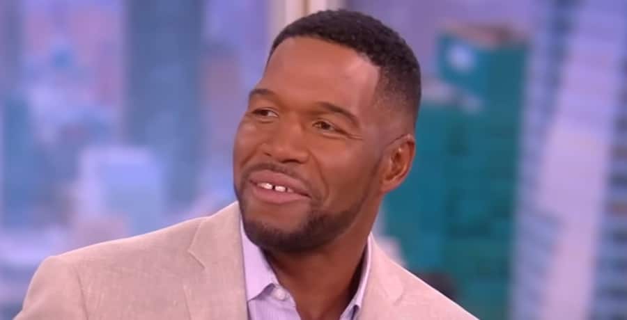 Gma Michael Strahan 51 Freaks Fans With Rip Post 